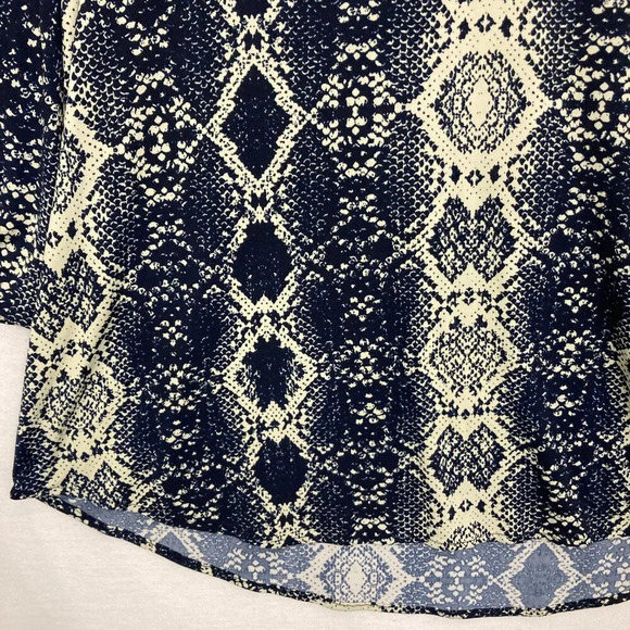 Joseph Ribkoff Black Cream Geometric V Neck  Rolled Tab Stretchy Top size 10 - Picture 4 of 10